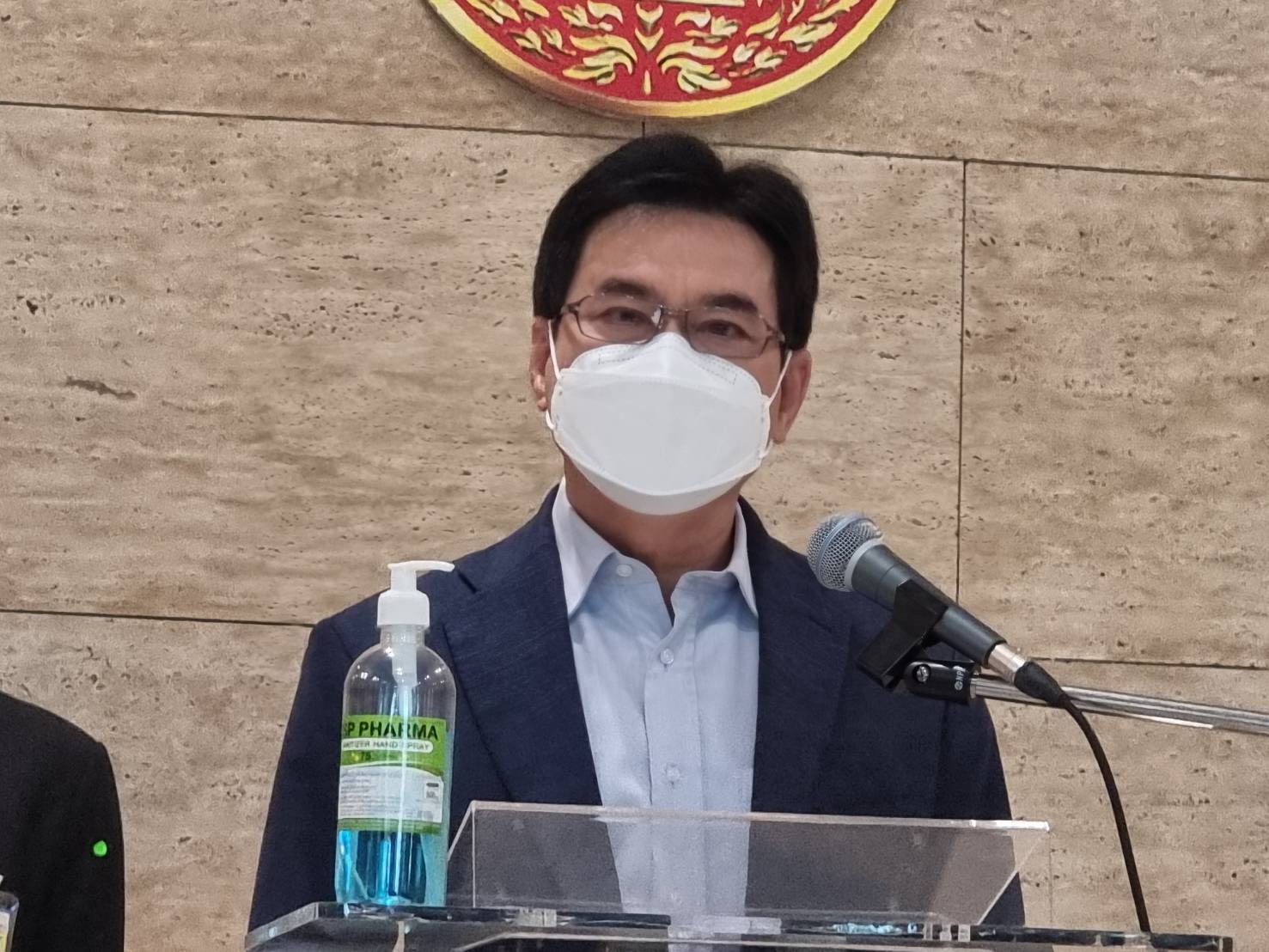   “จุรินทร์” โยนถามพรรคพปชร. ปมเสถียรภาพรัฐบาล ชี้ ประเด็น “ทักษิณ” ถามร่วมรัฐบาลพอหรือยัง เป็นแค่คู่ขัดแย้ง 