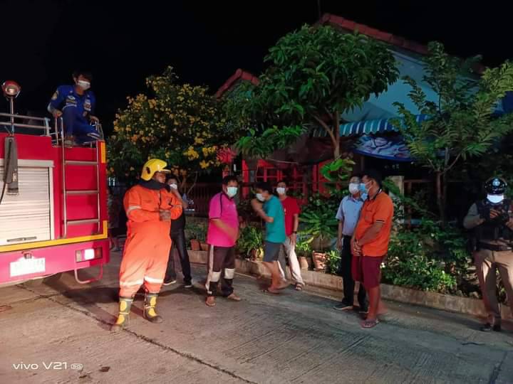 ชาวบ้านท่าม่วงแตกตื่นโกลาหลกลางดึก เพราะเหตุเพลิงไหม้บ้านในหมู่บ้านชื่อดัง