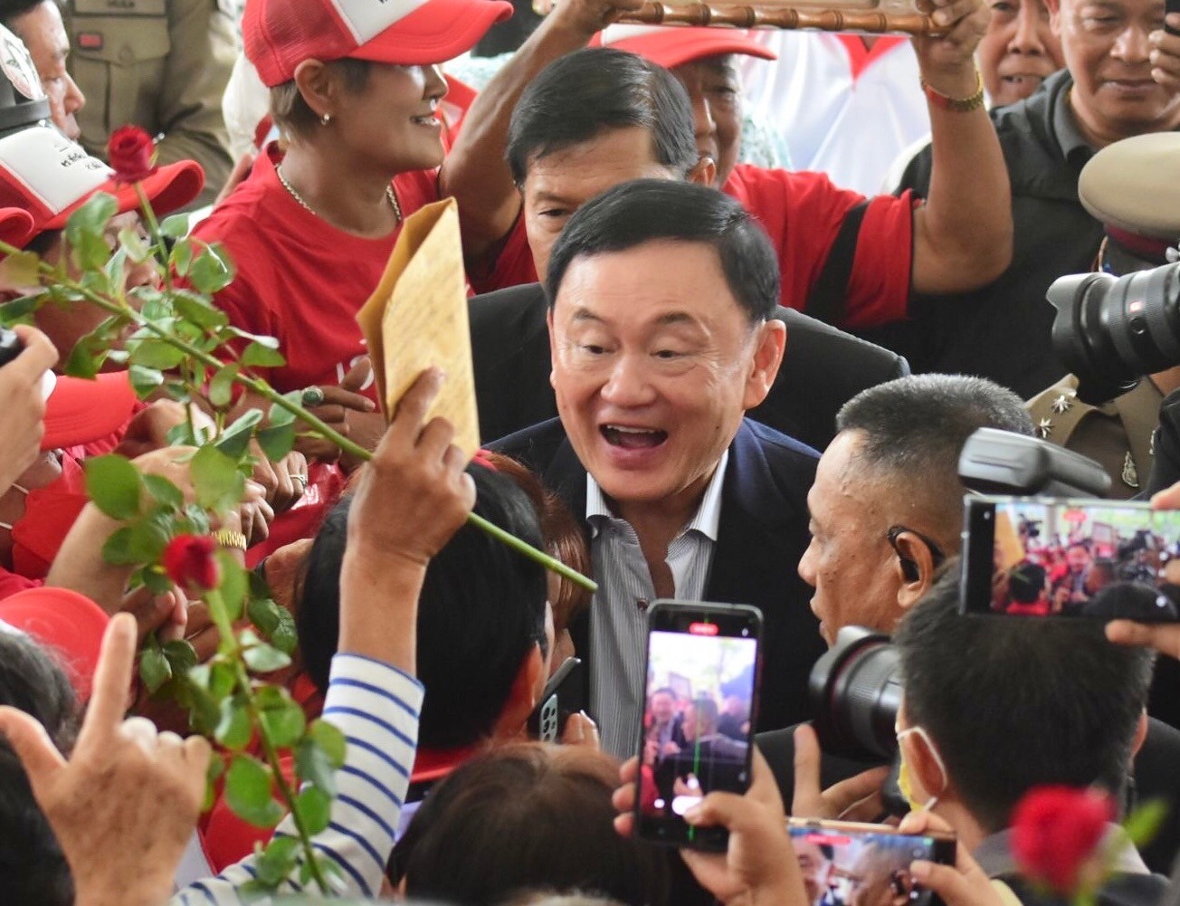 สุดเย้ย! "เทพไท" ฟันธง ต่อให้ "10 ทักษิณ" เอาชนะ "ก้าวไกล" ไม่ได้