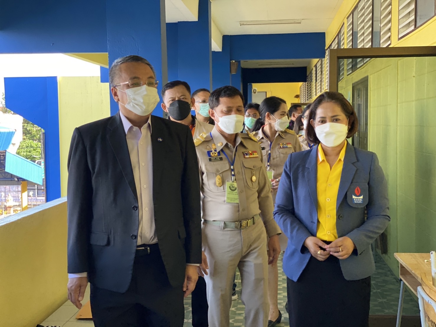 ผู้ว่าฯ สุราษฎร์ธานี นำทีมตรวจเยี่ยมศูนย์สอบแข่งขันพนักงานส่วนท้องถิ่น