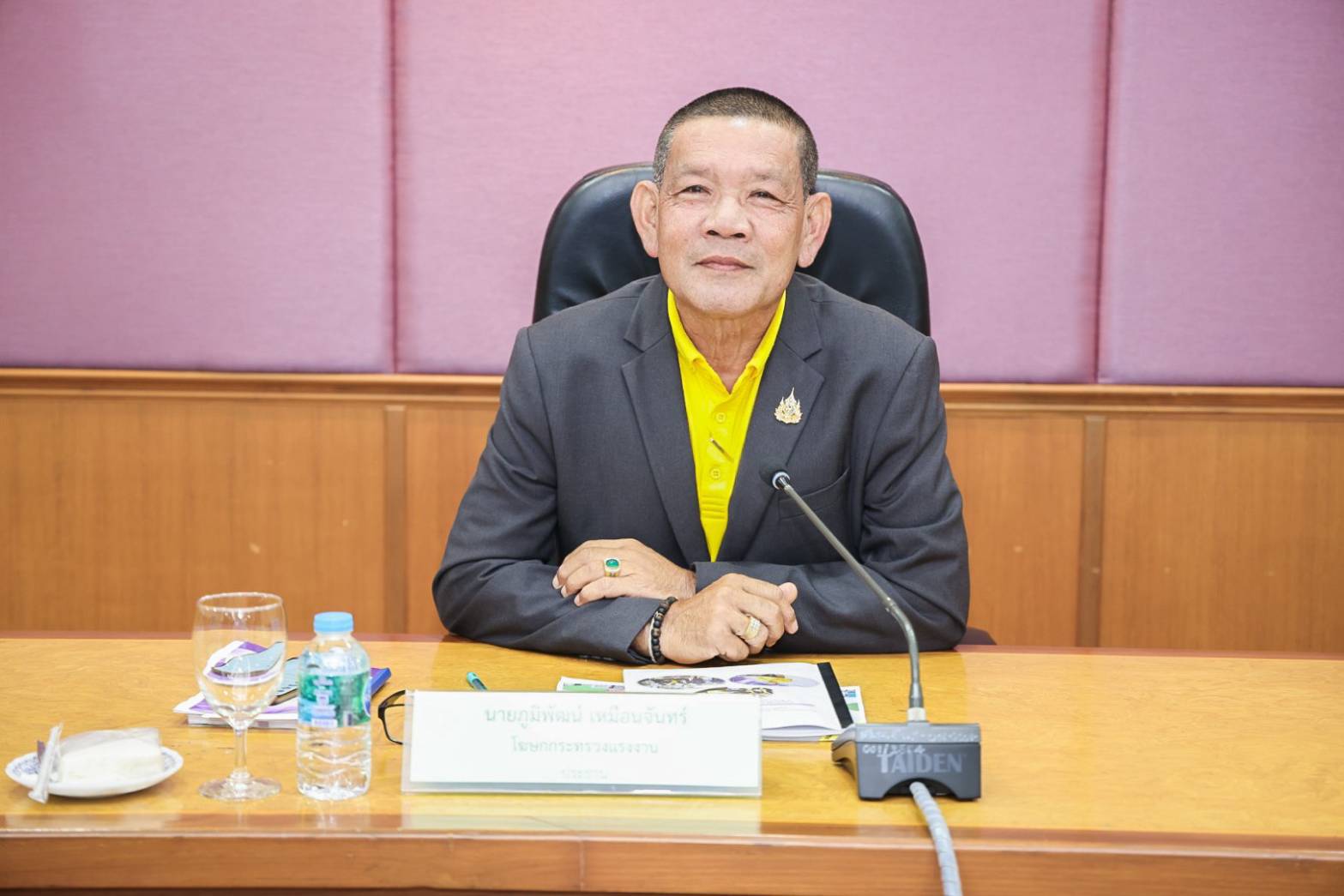 "พิพัฒน์" เร่งช่วยพ่อแม่รับเปิดเทอม ปล่อยกู้ดอกเบี้ยต่ำ “ปันสุข” พร้อมคุมเข้มรถรับ-ส่งนักเรียน