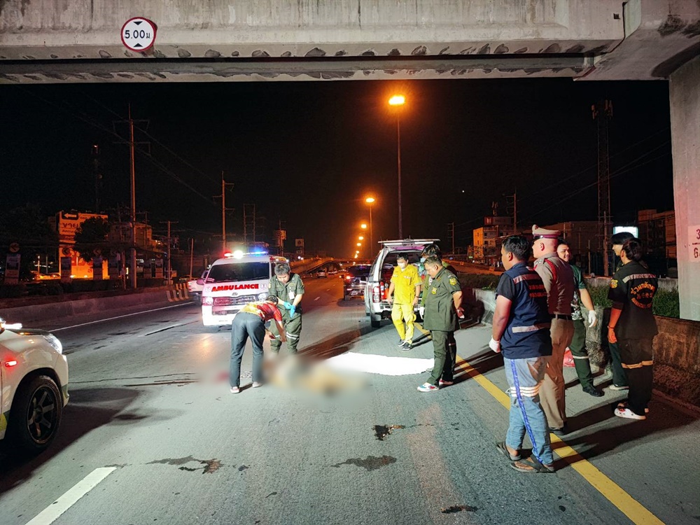 หนุ่มกระโดดสะพานลอยคนข้ามบนถนนพหลโยธินขาออกเสียชีวิต