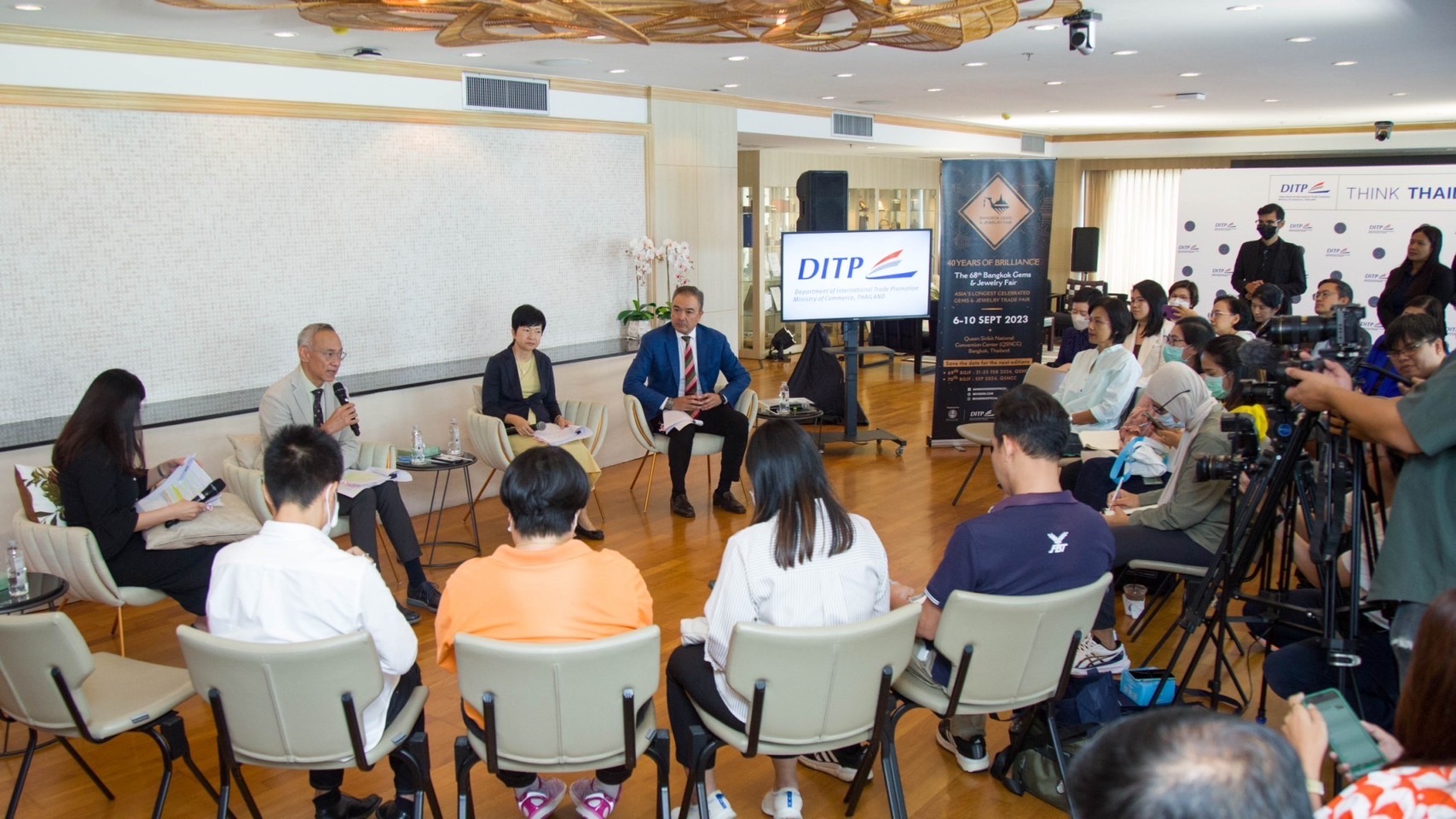 แถลงผลต่อยอดเยือนคุนหมิง-จีน ผลักดันส่งออกดิจิทัลคอนเทนต์ เตรียมจัดงานใหญ่ Bangkok Gems คาดมีผู้เข้างานกว่า 3 หมื่นรายทั่วโลก สร้างมูลค่าซื้อขายกว่า 3 พันล้านบาท