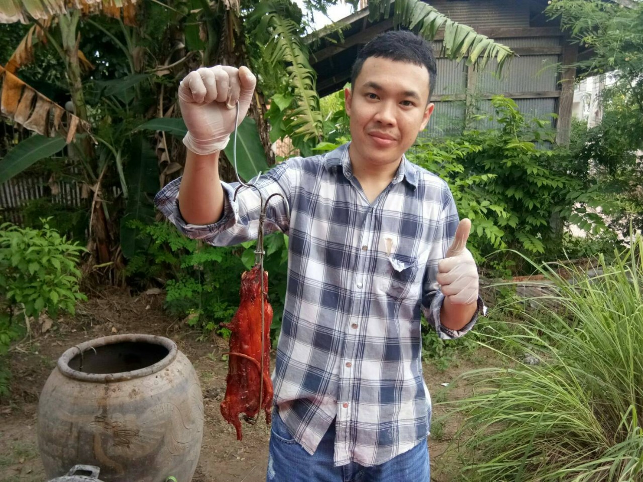  หนุ่มยโสธรเลี้ยงหนูนาอบโอ่งขายออนไลน์สร้างรายได้ดีจนไม่เพียงพอต่อความต้องการของผู้บริโภค