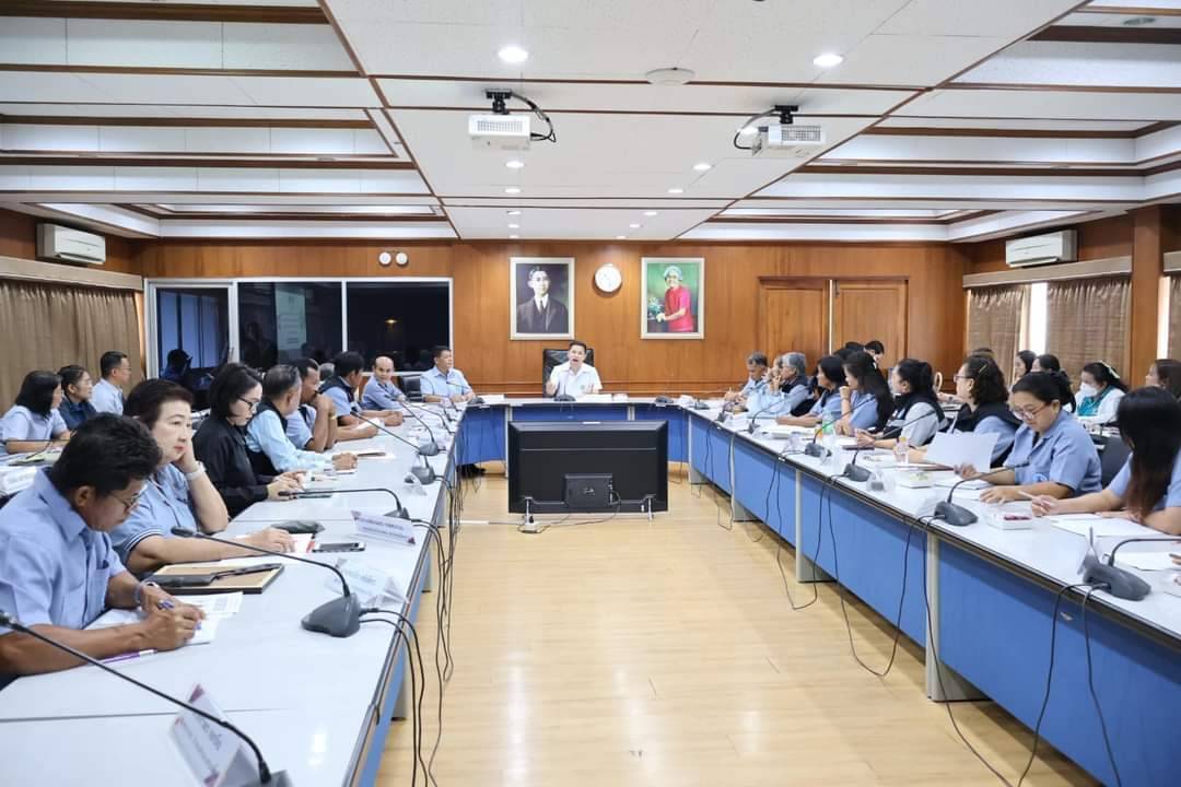 นพ.สสจ.กาญจนบุรี ประชุม อสม.ขับเคลื่อนนโยบายคนไทยห่างไกลโรคไม่ติดต่อเรื้อรัง