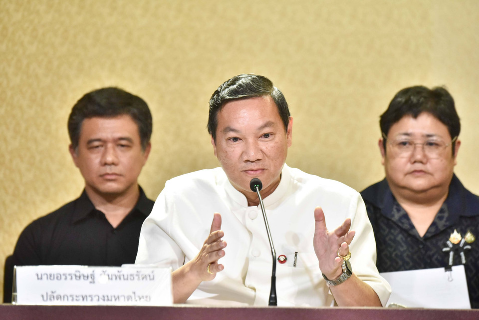 “อรรษิษฐ์” แจงชัด เหตุตัวติด “อนุทิน” ต้องรับคำสั่งมาถ่ายทอด ซัดคนวิจารณ์ไม่เข้าใจระบบราชการ