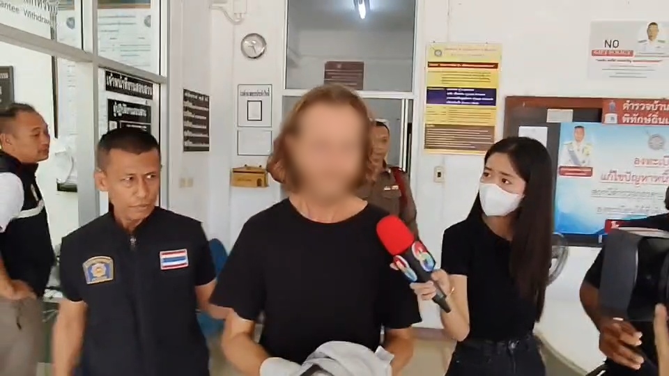 พังงา เจ้าหน้าที่ตำรวจ คุมตัวผู้ต้องหาชาวรัสเซียฆ่าลูกฝากขังศาล เจ้าตัวให้การปฏิเสธ