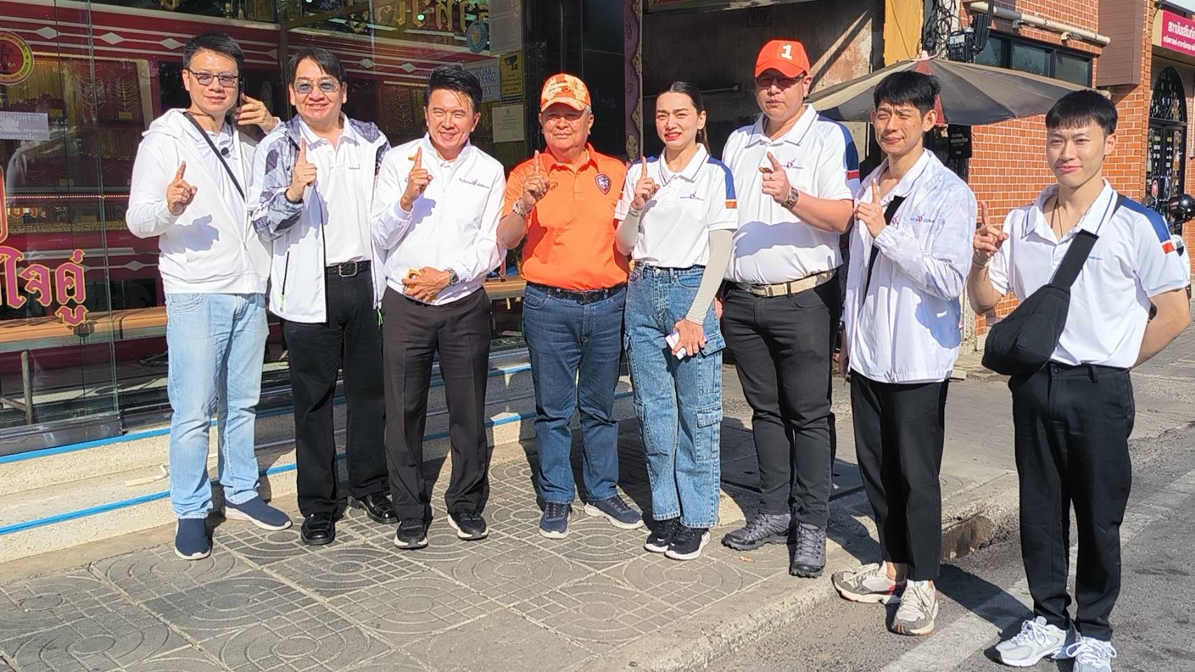 นายกเล็กนครโคราช นำทีมผู้สมัคร ส.อบจ. “โคราชชาติพัฒนา”ลุยหาเสียงย่านธุรกิจ
