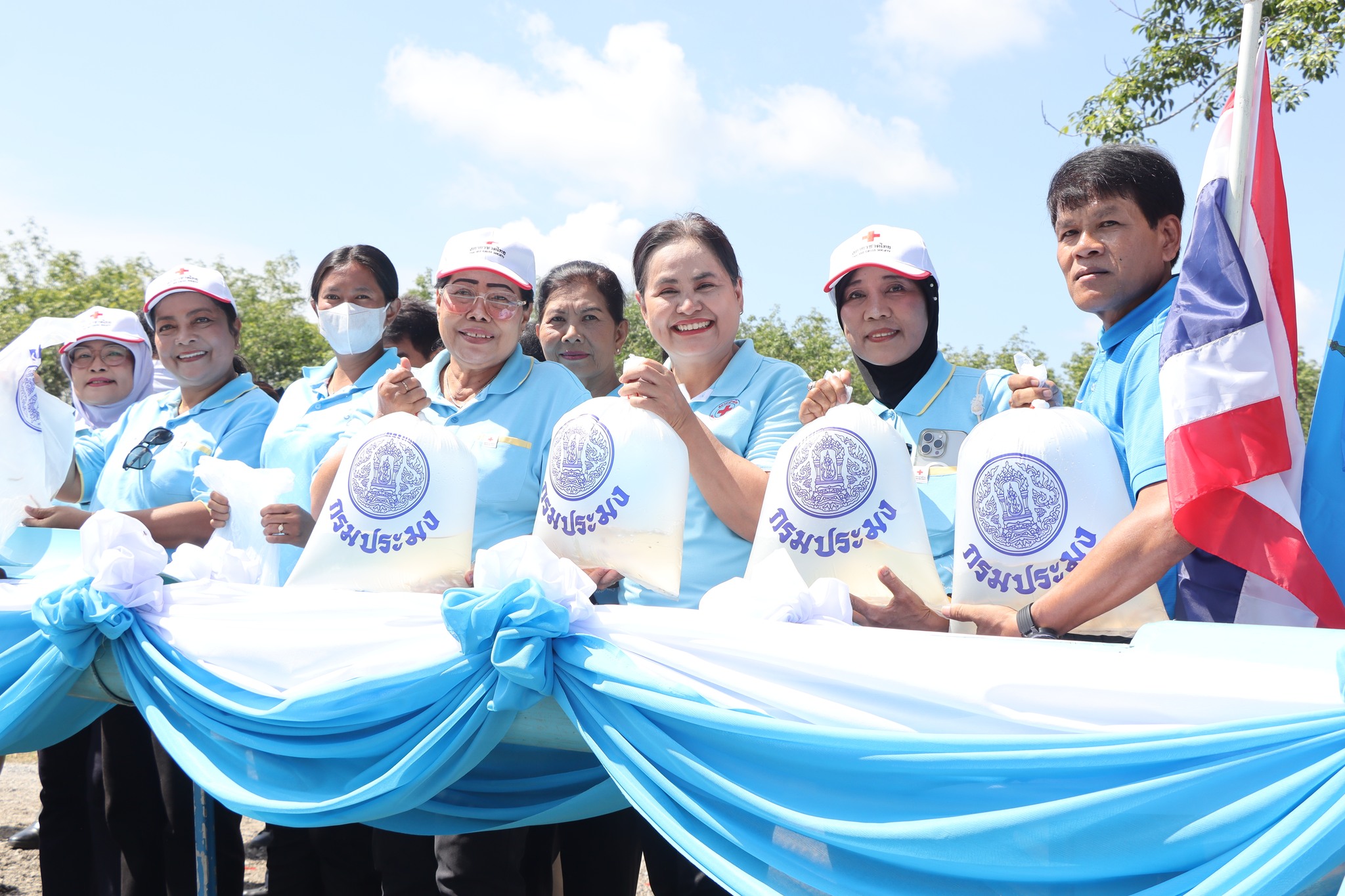 ประมงจังหวัดสตูล จัดกิจกรรมปล่อยพันธุ์สัตว์น้ำ 