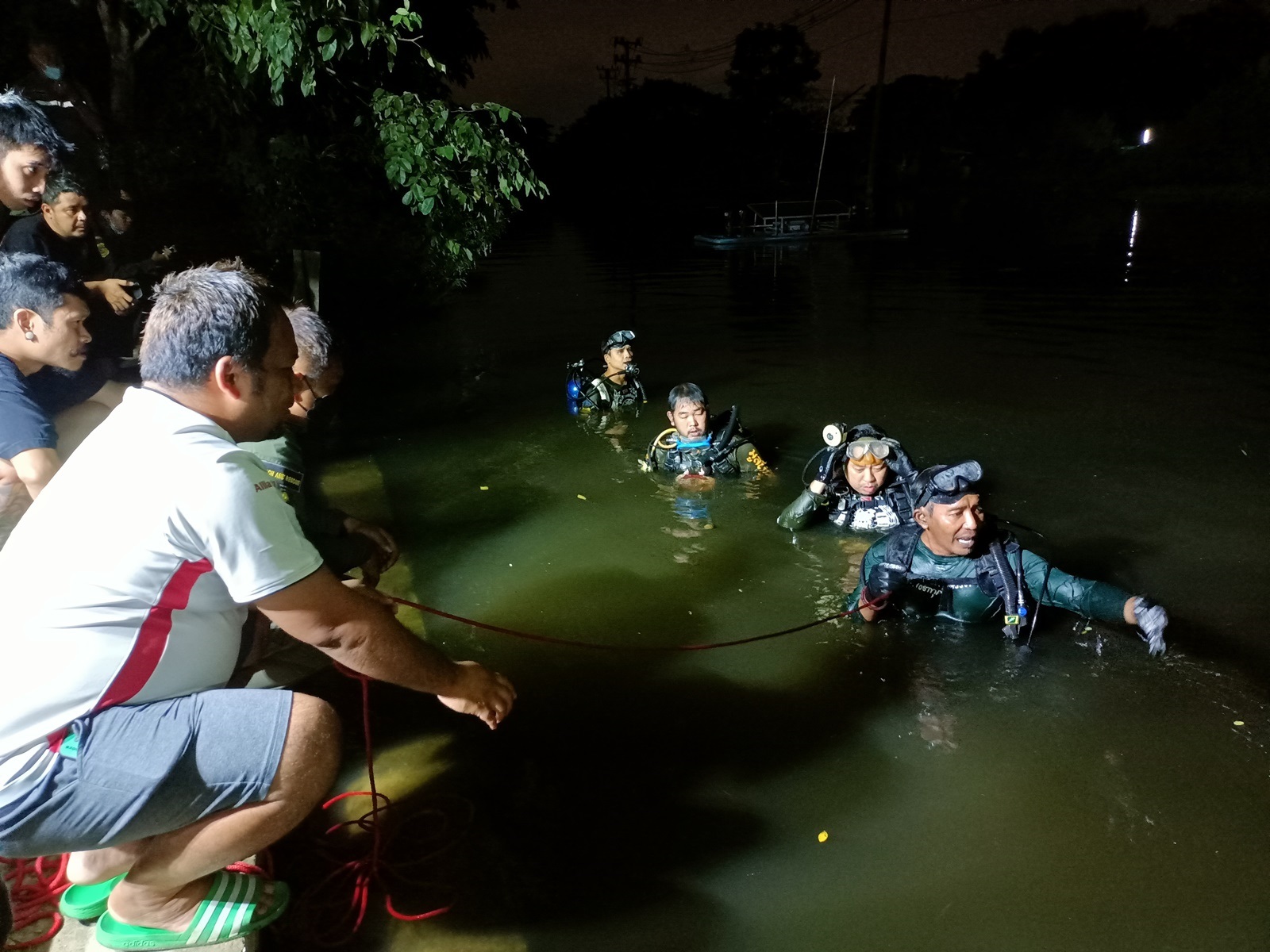 ปทุมธานีหนุ่มใหญ่หายตัวไป พบอีกทีเป็นศพอยู่ในน้ำ