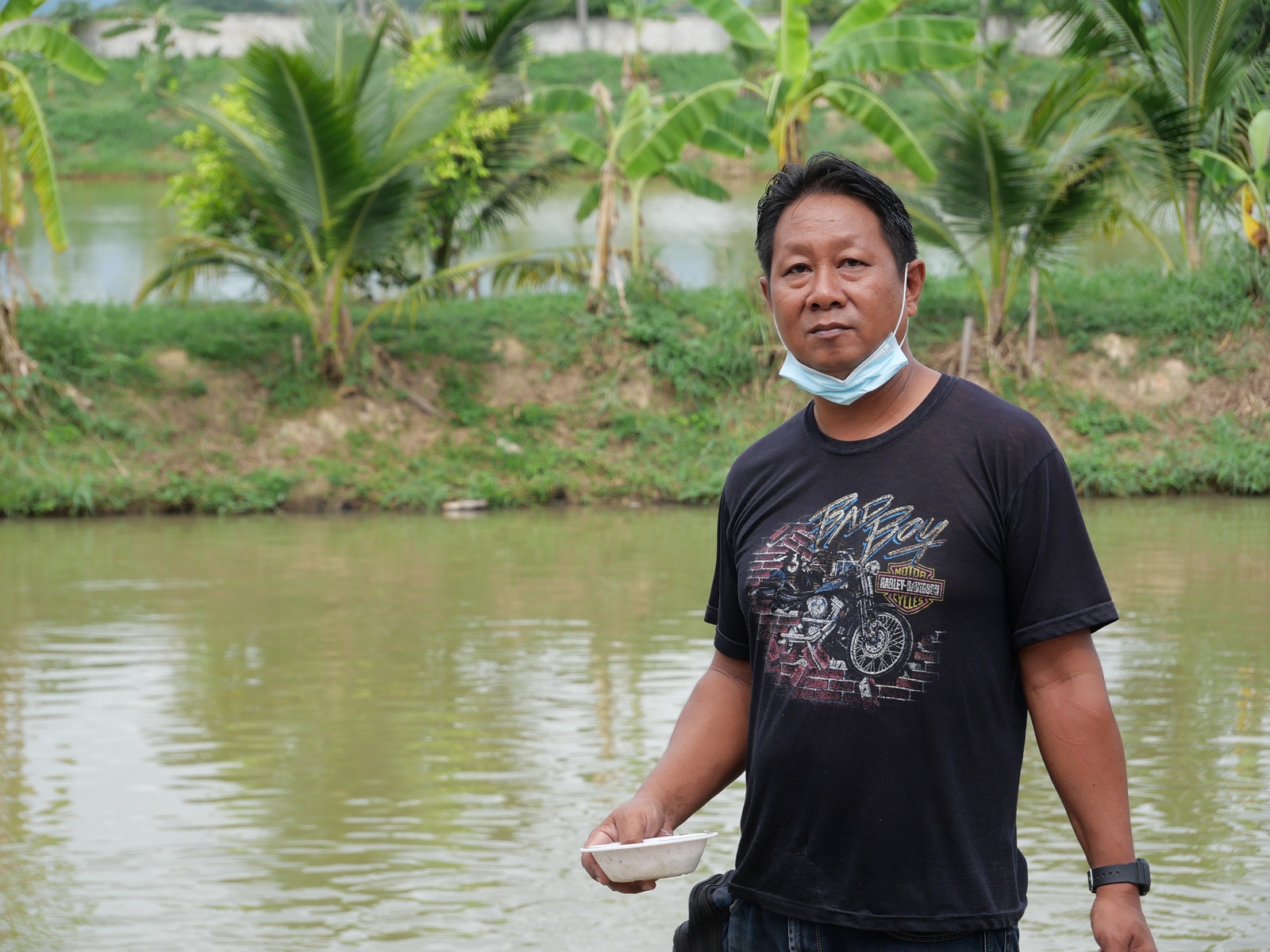 พลิกวิกฤติโควิด19 อดีตนักดนตรีตกงาน เนรมิตพื้นที่ 6 ไร่ ใช้ทฤษฎีเกษตรพอเพียงทำบ่อตกปลา ปลูกผัก เลี้ยงไก่ สร้างรายได้งาม