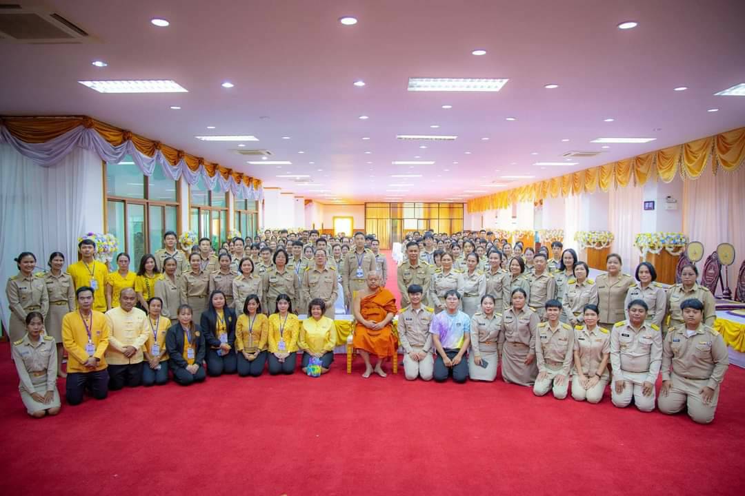 สำนักงานพัฒนาชุมชนจังหวัดฉะเชิงเทรา มอบสิ่งของช่วยเหลือผู้ประสบอุทกภัย