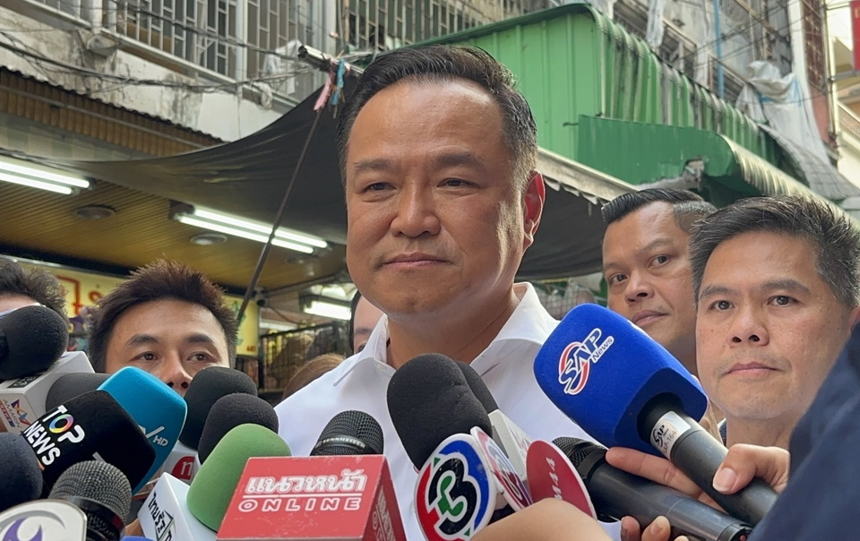 “อนุทิน” เผย หลังลุยตลาดสำเพ็ง แม่ค้าบ่น  นทท. น้อย ขอให้โปรโมทเยอะๆ บอกหากได้กลับมาสานต่อคนละครึ่งพลัส ชี้นโยบายนำสายไฟลงดินทำมาตลอด