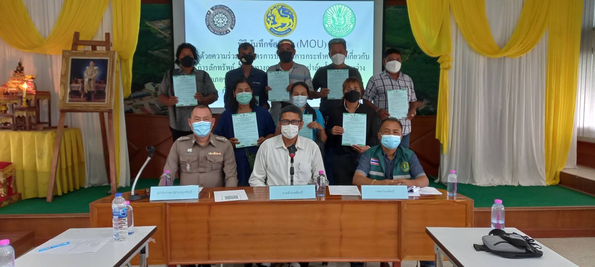 อำเภอชัยบุรี ประชุมและบันทึกข้อตกลง  มาตราการแก้ไขปัญหาลักลอบขโมยผลปาล์มน้ำมัน