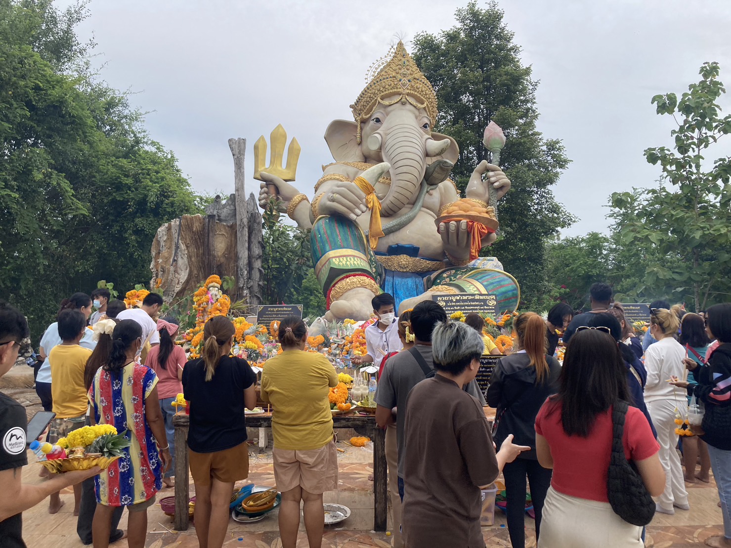 สายมูทั่วสารทิศ แห่สักการะพระพิฆเนศร้างบางละมุง