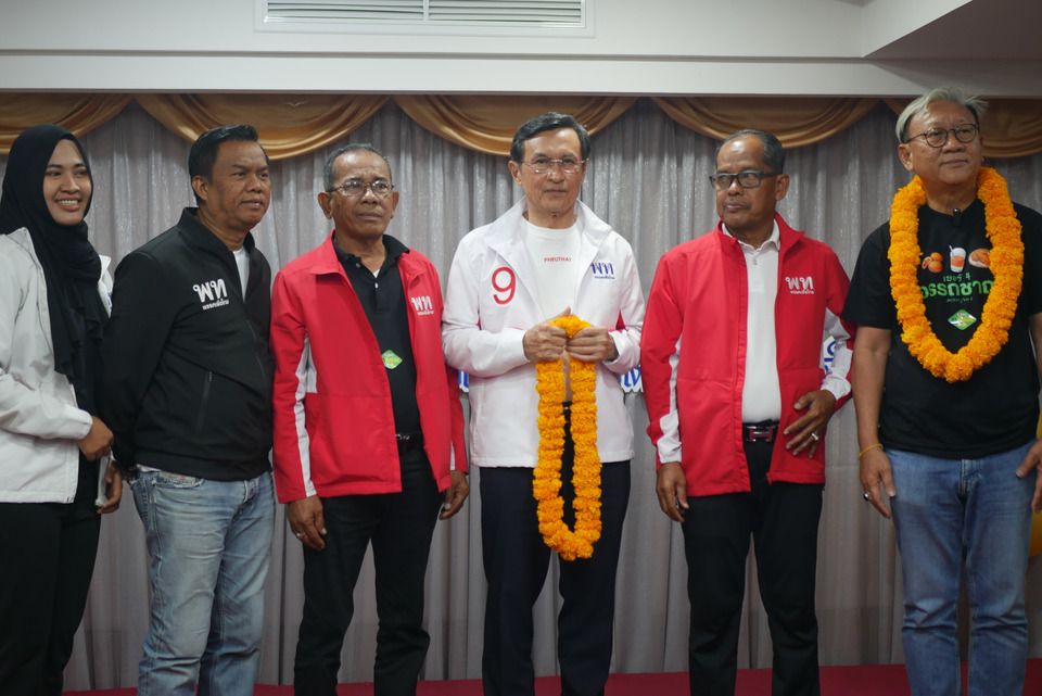 สงขลาคึกคัก! “จาตุรนต์ ” ลงพื้นที่ช่วยผู้สมัคร สส.เพื่อไทย หาเสียง ทั่วสงขลา-ตลาดกิมหยง-หาดใหญ่ นำรณรงค์รธน.ฉบับประชาชน