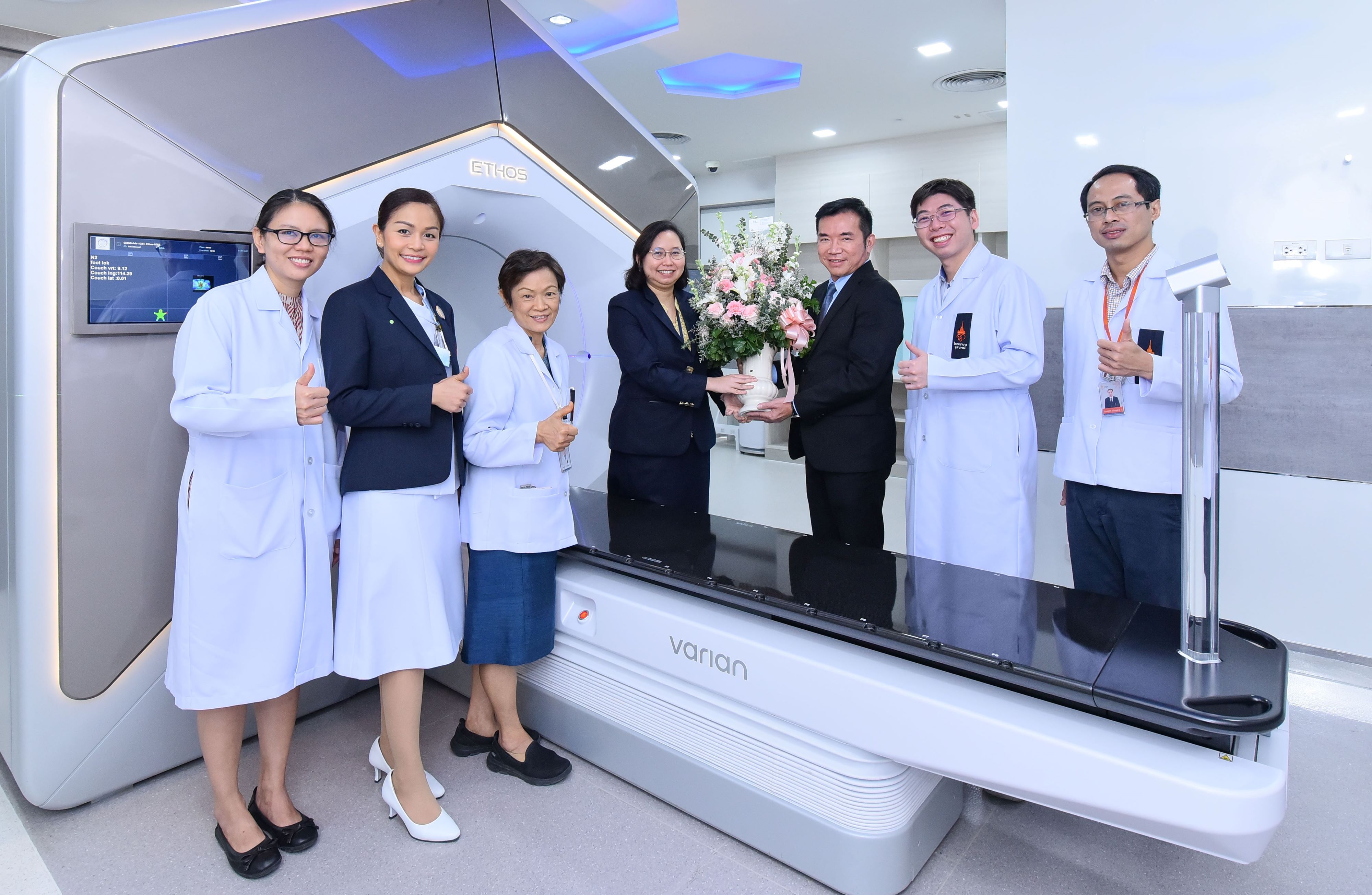 “BIZ” ร่วมงานเปิดให้บริการเครื่องฉายรังสีรักษามะเร็งรุ่น Ethos แห่งแรกในอาเซียน  