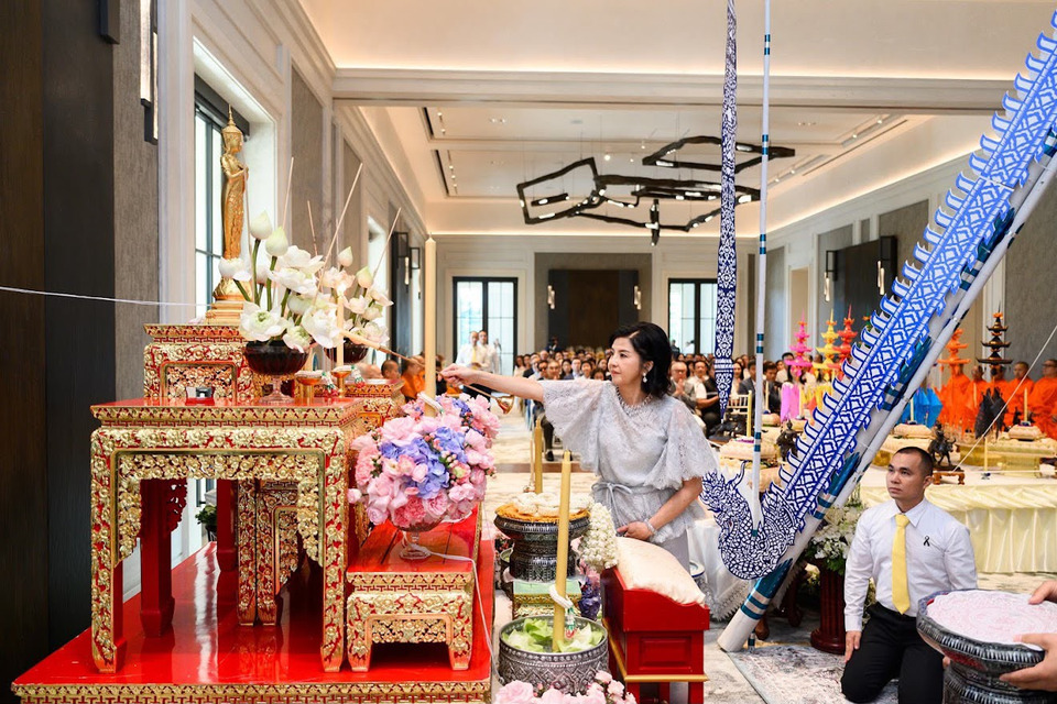 พิธีสืบชะตาล้านนาเฉลิมฉลองวาระ 60 ปี “นลินี รัตนาวะดี” รวมพระเถรานุเถระ 69 รูป เจริญพระพุทธมนต์ เสริมสิริมงคล สะท้อนคุณค่าความกตัญญู
