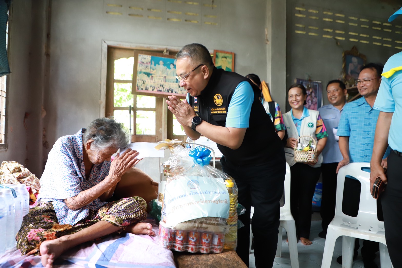 ผู้ว่าฯสุราษฎร์ธานี เยี่ยมให้กำลังใจสองคุณแม่ 5 แผ่นดิน เนื่องในวันแม่แห่งชาติ 12 สิงหาคม
