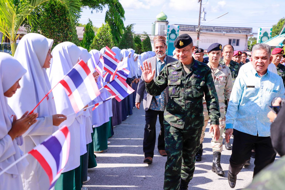 แม่ทัพภาค 4 พบเยาวชนโครงการ “ฅนไทยที่ดี” ปลูกต้นกล้าแห่งความหวัง สร้างคนรุ่นใหม่หัวใจรักบ้านเกิดเมืองนอน 