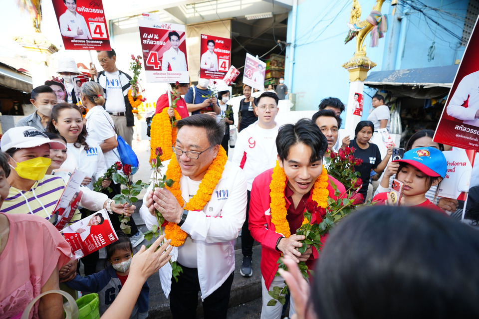 “เพื่อไทย” บุกห้วยขวาง! “จุลพันธ์” ชูนโยบายปลดหนี้-รถไฟฟ้า 20 บาท มั่นใจทวงคืนพื้นที่กทม. เตรียมเซอร์ไพรส์เปิดนโยบายใหม่เย็นนี้