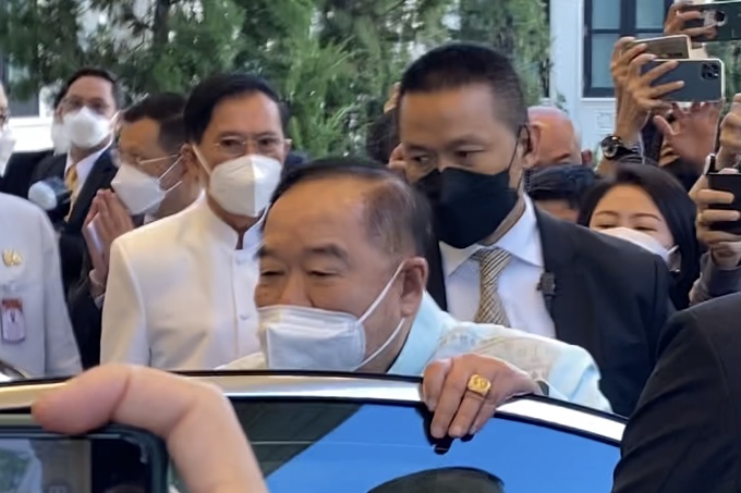 “บิ๊กป้อม” อุบไต๋ เมินตอบทุกคำถามการเมือง “แคนดิเดตนายกฯคนเดียว-มิ่งขวัญ-ธรรมนัส”