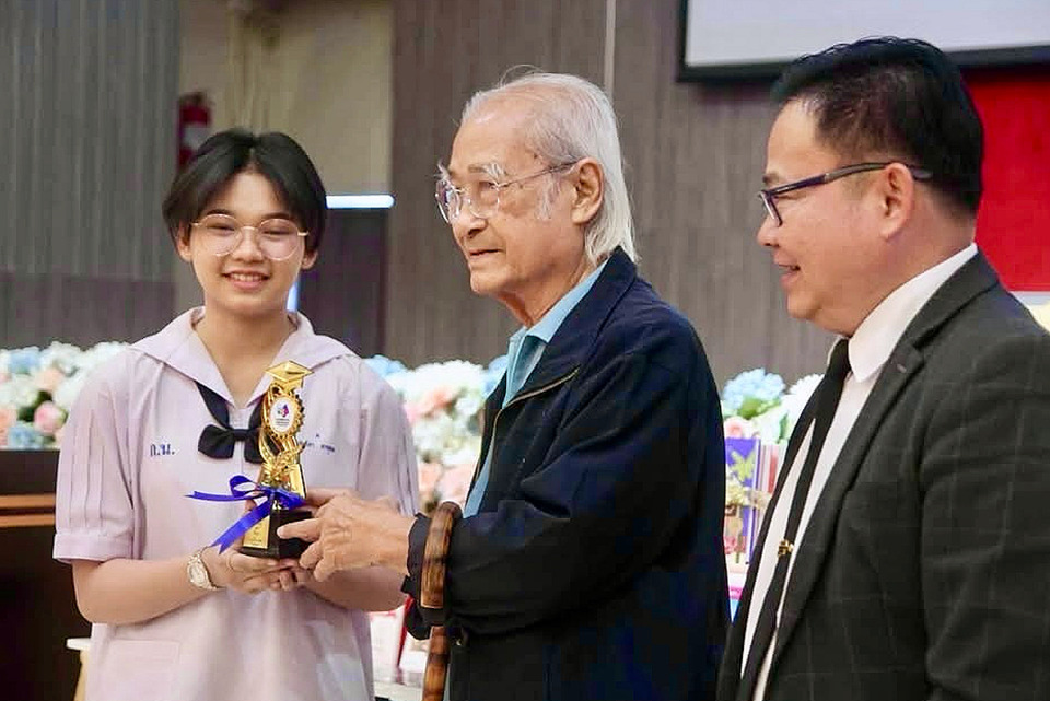  “น้องต้นข้าว” ศิลปินลูกทุ่งจิ๋วแต่แจ๋ว คว้ารางวัล "เมล็ดพันธุ์แห่งปัญญา"