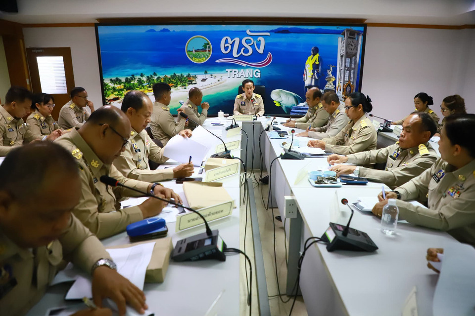 ผู้ว่าฯ ตรังประชุมหัวหน้าส่วนราชการ เผยลงทะเบียนบัตรสวัสดิการฯ ครบ 100% 