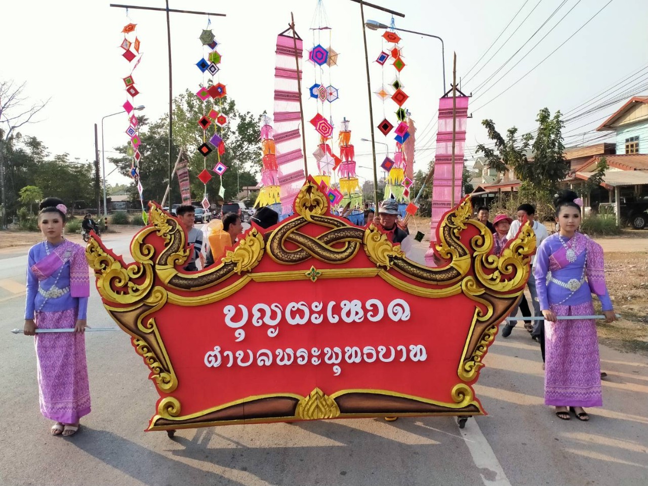 จัดยิ่งใหญ่!! “มหาทานบารมี ประเพณีบุญผะเหวด” แห่บุญผะเหวดโบราณ สืบประเพณีฮีตสิบสอง วัดพระพุทธบาท (เวินกุ่ม) อ.ศรีเชียงใหม่ 