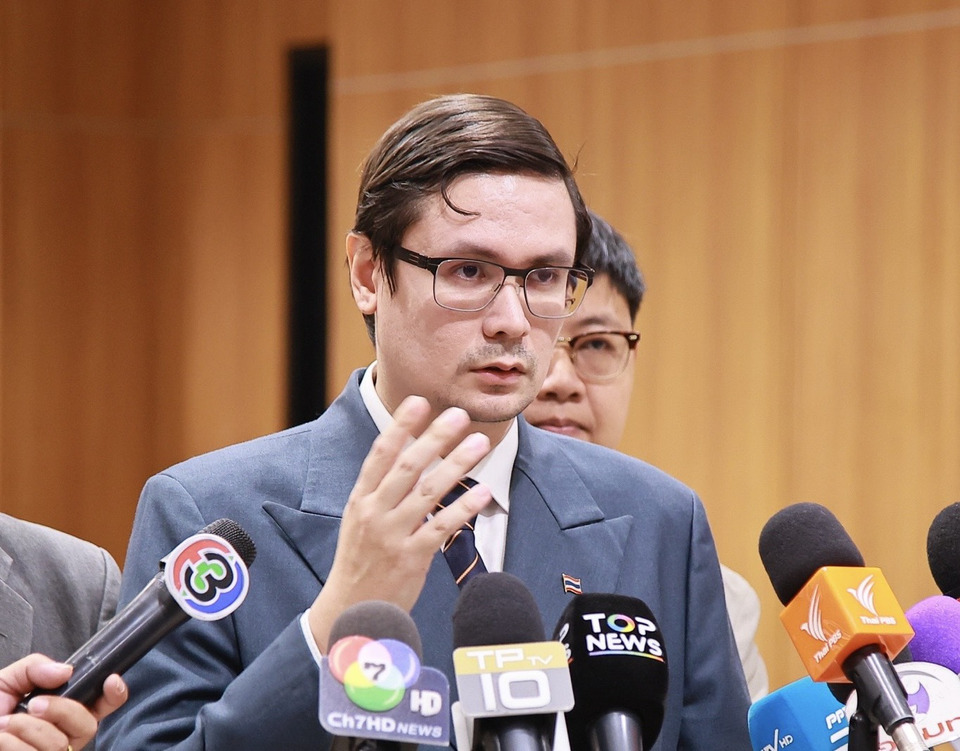 "โรม" ซัด "ธรรมนัส" เล่นใหญ่แต่กลับลำ 360 องศา! ถามลั่นยังน่าเชื่อถือไหม เผยหลักฐาน 48 หน้ามัด “ที่ปรึกษาฮุน เซน” เอี่ยวคอลเซ็นเตอร์