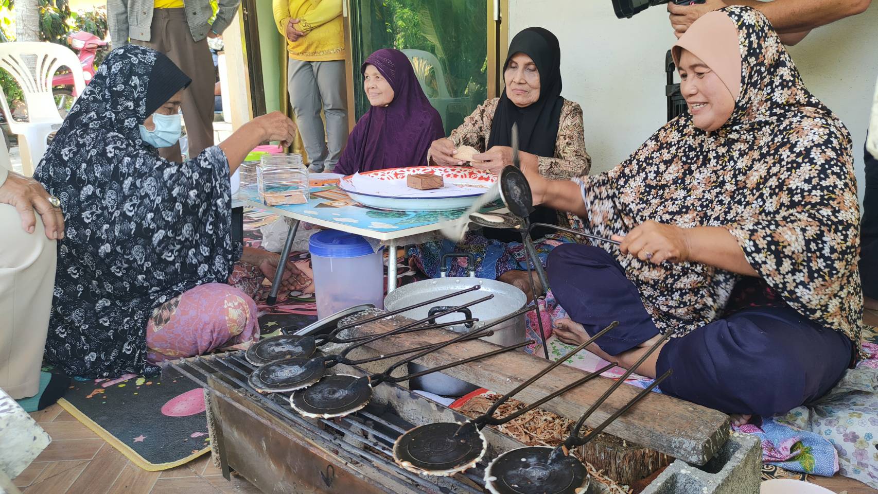 แม่บ้านสตูลสร้างรายได้จากขนมโบราณ'โกยเปต'สืบสานภูมิปัญญาท้องถิ่นกว่า 20 ปี