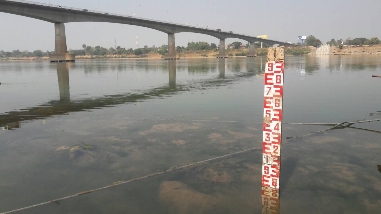 ผลกระทบเขื่อน​ หาดทรายโผล่กลางลำน้ำโขง
