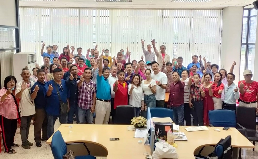 อดีตนายก อบต.ท่าตะเกียบ นำชาวบ้านกว่า 100 คนแสดงความยินดี ว่าที่ สส.เขต 3 คนใหม่