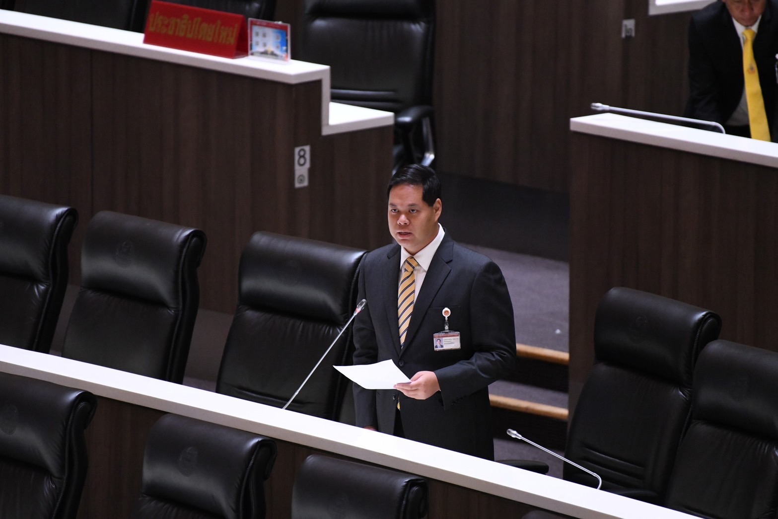 "สรรเพชญ" กระทุ้งรัฐบาลเร่งแก้ไข "อควาเรียมหอยสังข์- ปัญหาประมง" โวยเสนอไป 1 ปีไม่มีความคืบหน้า