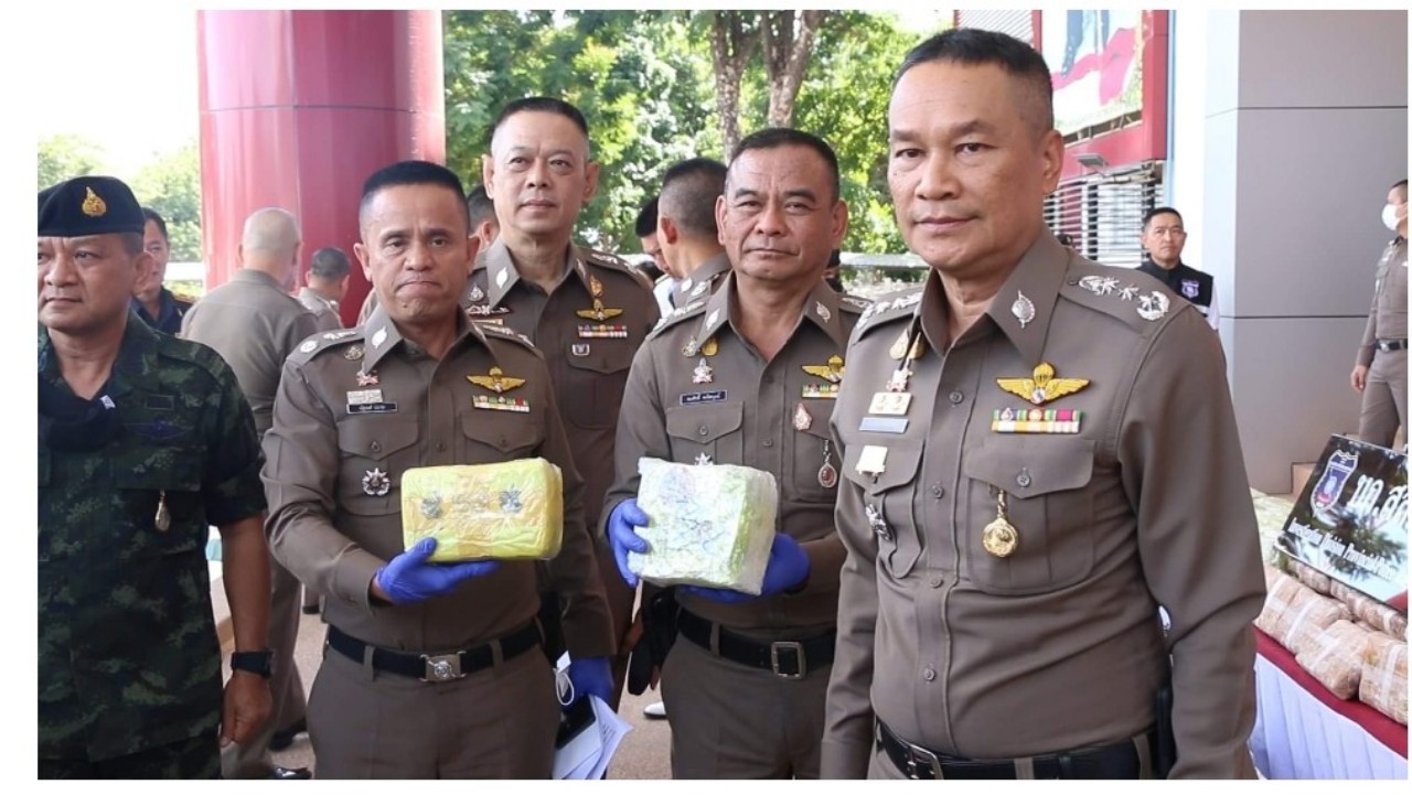 ตร.ภ.4 สนธิกำลังนรข.และกองกำลังสุรศักดิ์มนตรี ปิดเมืองบึงกาฬ ยึดยาบ้า รวมกว่า 8 ล้านเม็ด ยาไอซ์ 265 กิโลกรัม คาดส่งขายจังหวัดภาคใต้ 