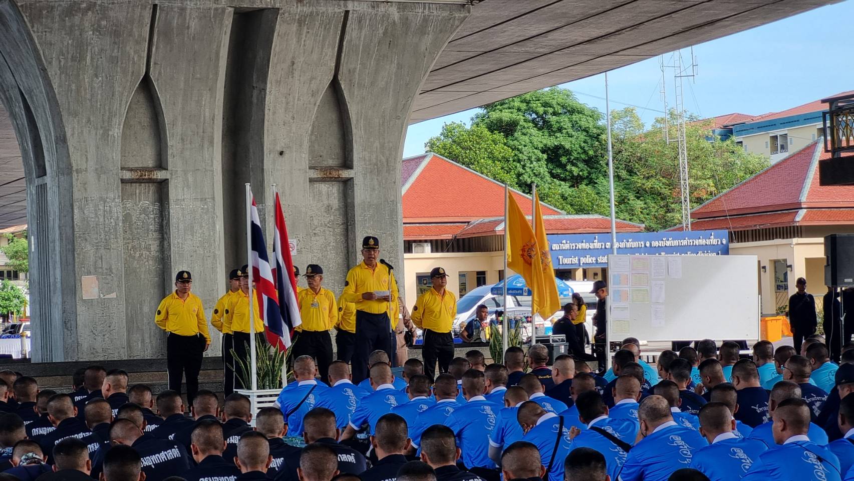 ประธานคตร.ตรวจเยี่ยมการฝึกกำลังพลฝีพายในแม่น้ำเจ้าพระยาเตรียมความพร้อมขบวนเรือพระราชพิธี 