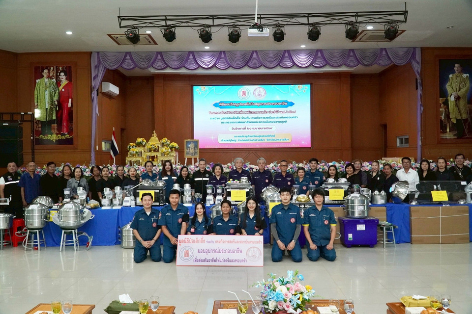 มูลนิธิป่อเต็กตึ๊งมอบอุปกรณ์ประกอบอาชีพแก่ผู้ยากไร้ รถเข็นวีลแชร์แก่ผู้พิการ-จักรยานพื้นที่ชนบทโคราช