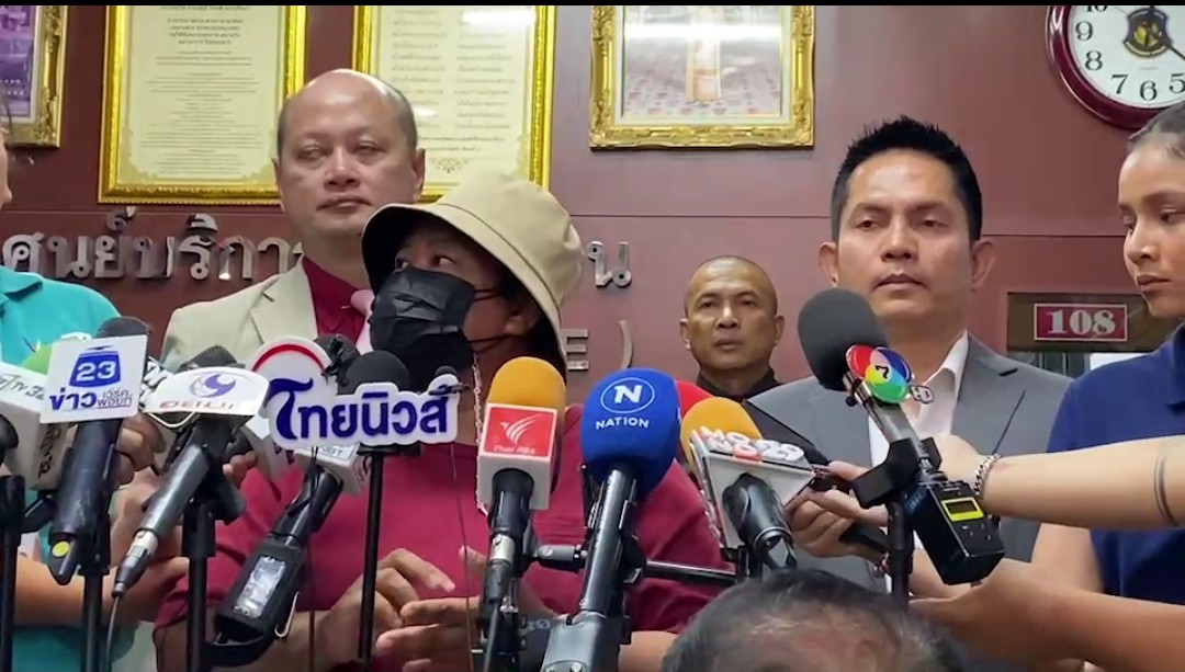 ตร.เรียกบ.ประกันรถโรลสรอยซ์​เคลียร์ค่าเสียหายถูกกระบะชน​  หนุ่มคนขับวอนสาวจีนเห็นใจช่วยค่าซ่อม