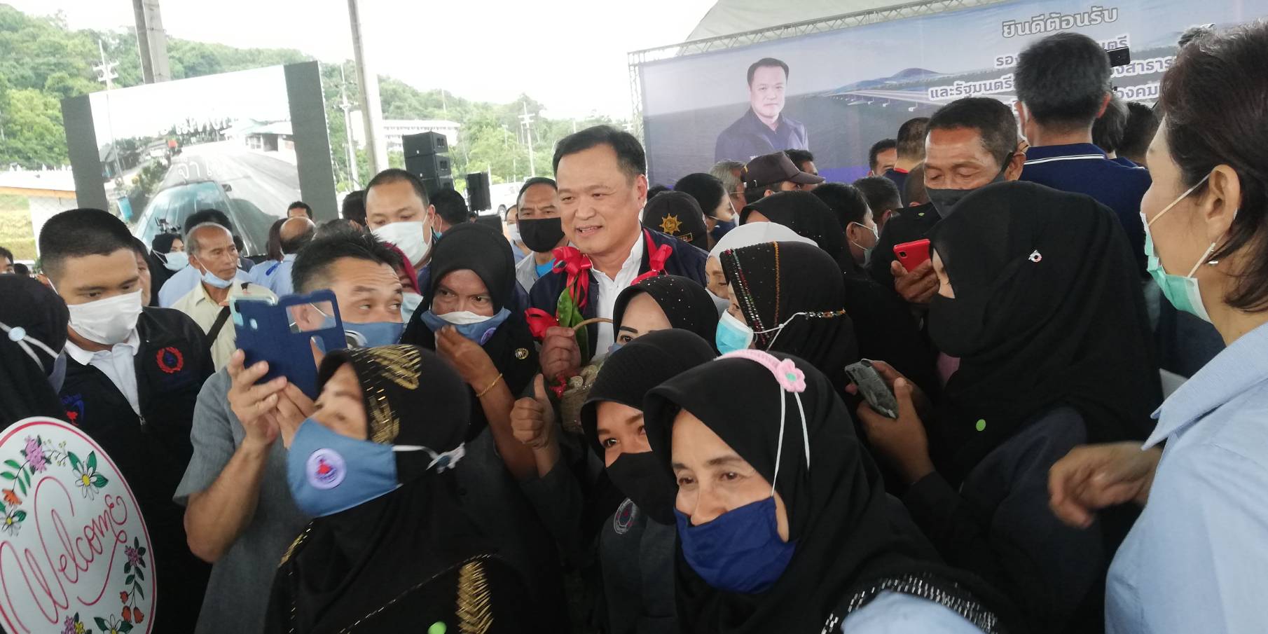 "อนุทิน" พร้อมด้วย การกระทรวงคมนาคม ลงพื้นที่ตรวจโครงการสำคัญบนเกาะลันตา จ.กระบี่