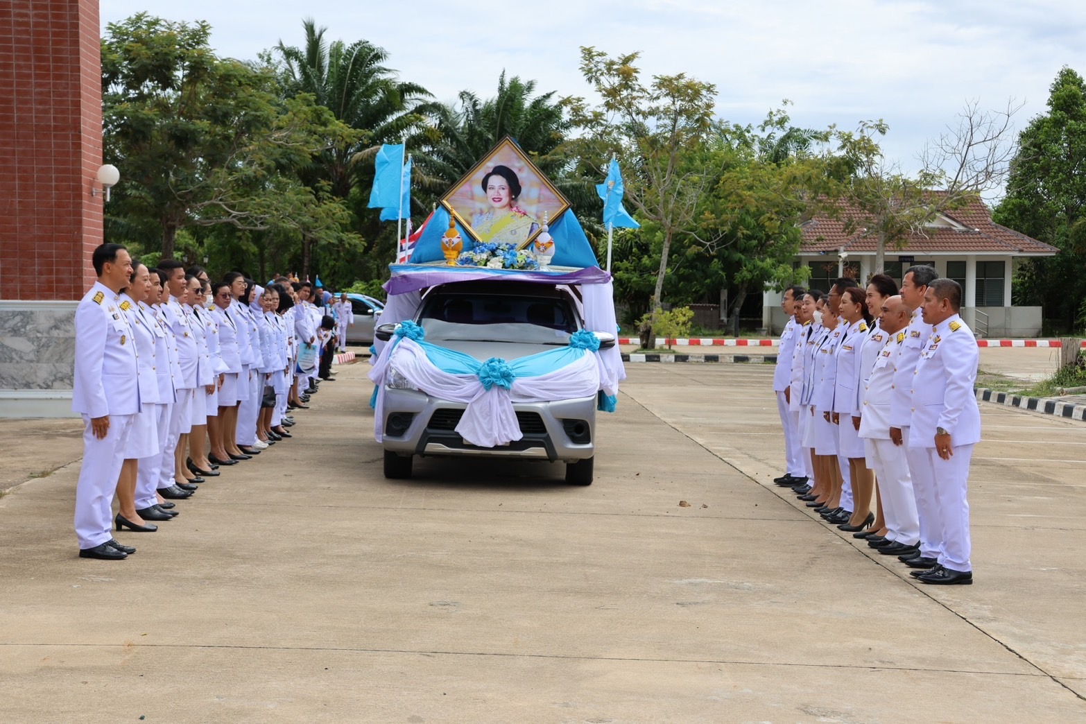 จังหวัดนราธิวาส จัดพิธีมอบเงินพระราชทานขวัญถุงกองทุนแม่ของแผ่นดิน แก่หมู่บ้านต้นกล้า