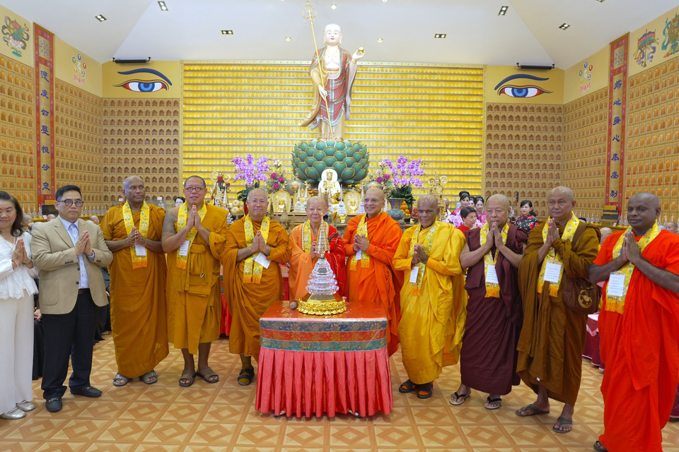คณะสงฆ์ไทย-นานาชาติ ร่วมเปิดสักการะพระบรมสารีริกธาตุ สานสัมพันธ์พุทธศาสนาโลก