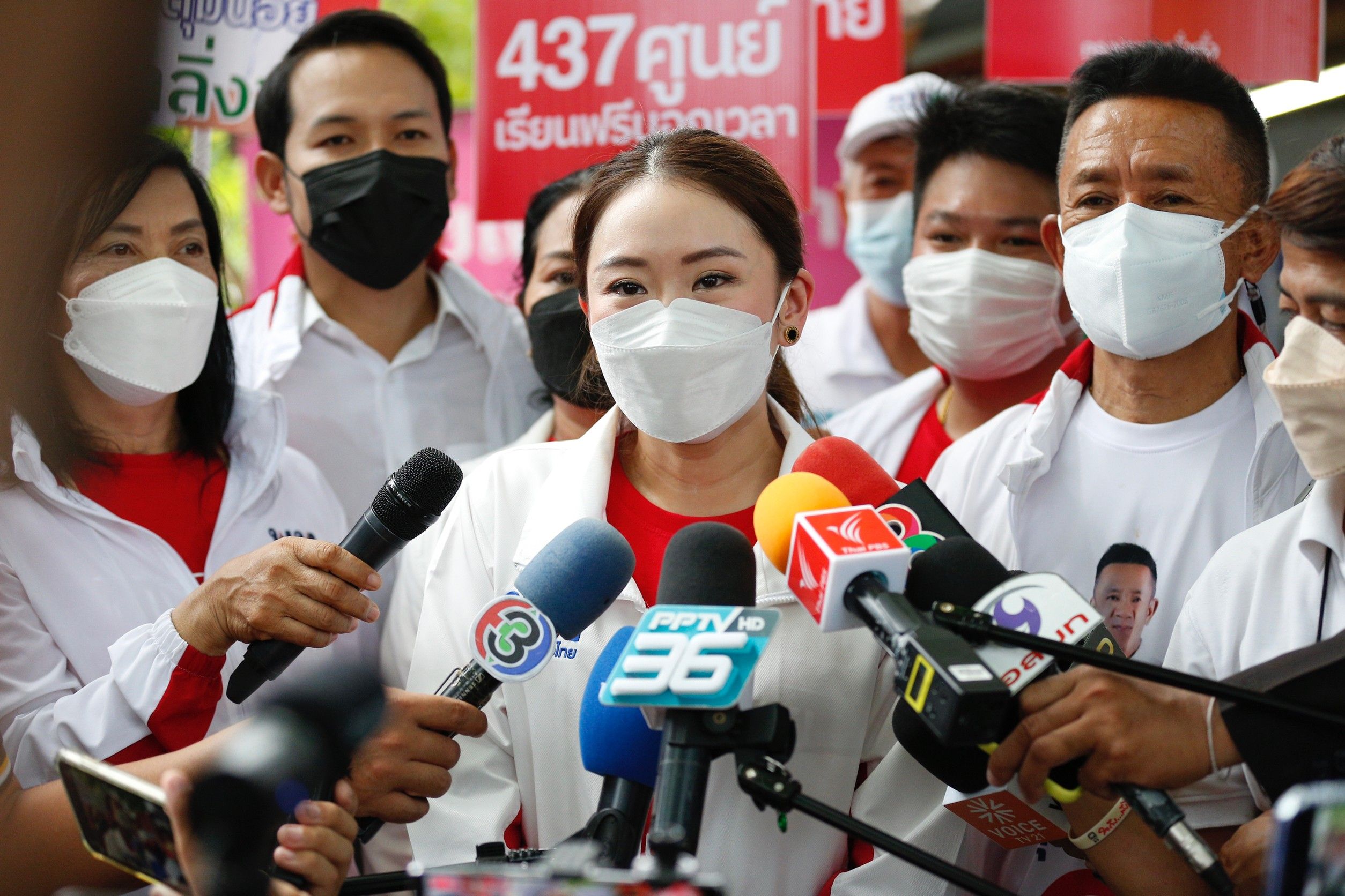 "แพทองธาร" มองการเมืองวันนี้ประชาชนยังเดือดร้อน เผย "พ่อทักษิณ" แนะให้มั่นใจกับสิ่งที่ทำ คิดดีทำดี
