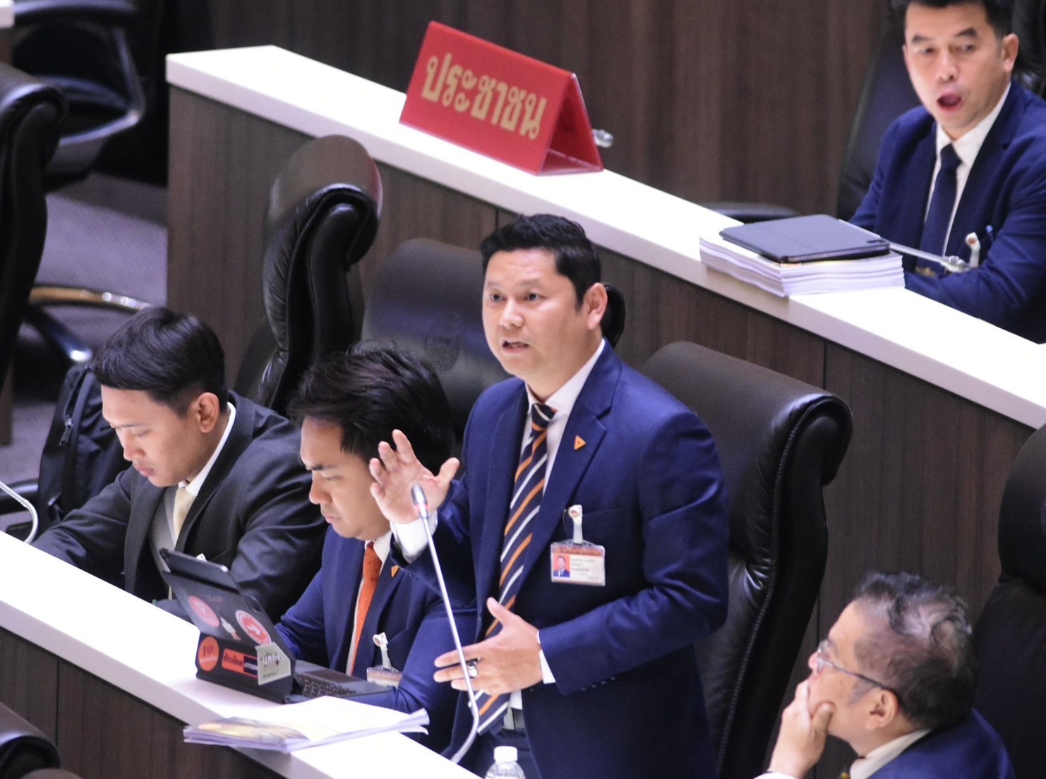 “สส.ปชน.” รุมแฉ่งงบฯจัดสรรงบน้ำเฉพาะพื้นที่ “สส.เพื่อไทย” ได้งบภัยแล้งมากสุด