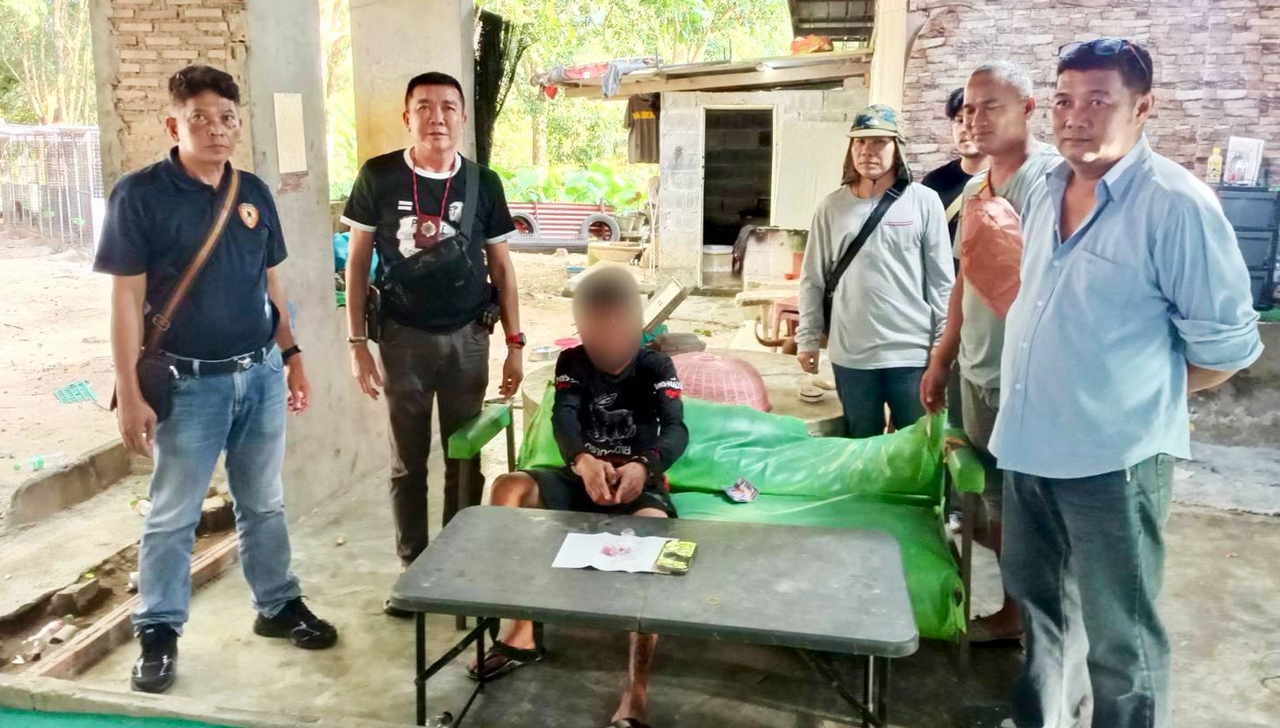 “พลอย สำนักทอง” หนีตำรวจสุดชีวิต สุดท้ายไม่รอด! เจอยาบ้า 94 เม็ด รับซื้อ 100 เม็ด 4 พันไว้เสพ