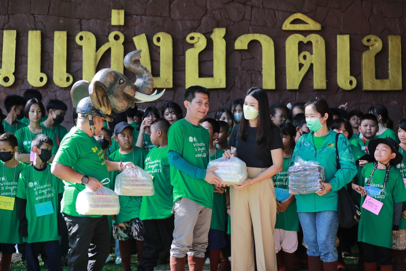 เครือข่ายอนุรักษ์ จัดกิจกรรม พาน้องท่องป่า ดินแดนมรดกโลก ให้เด็กเยาวชนได้ศึกษาธรรมชาติผืนป่า 