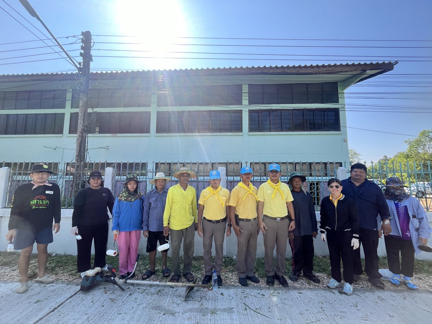 ตร.สภ.บางระกำ จัดกิจกรรมจิตอาสาทาสีรั้วโรงเรียน สนามเด็กเล่น เพื่อเป็นการสร้างสภาพแวดล้อมที่ดี