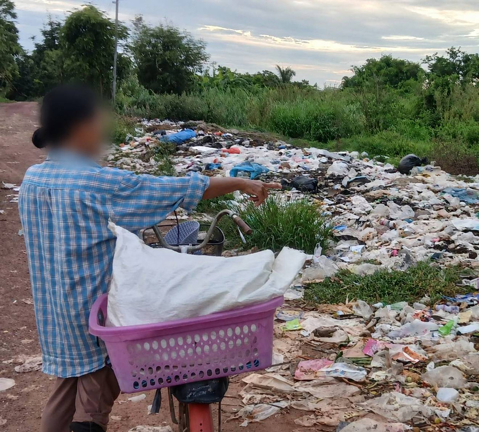 ชาวบ้านพิจิตรร้องกองขยะริมคลองส่งกลิ่นเหม็น หวั่นกระทบสิ่งแวดล้อม วอนเร่งแก้ไข