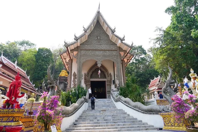เที่ยวตามรอยเส้นทางธรรม สักการะพระธาตุผาเงาเมืองเชียงแสน