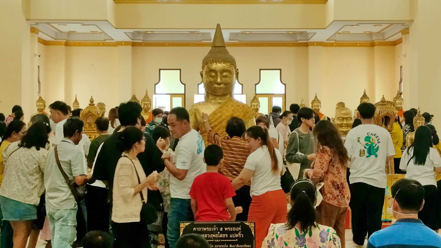 สายบุญแน่นวัดโสธร ส่งท้ายวันหยุดยาวต่อเนื่อง 3 วัน