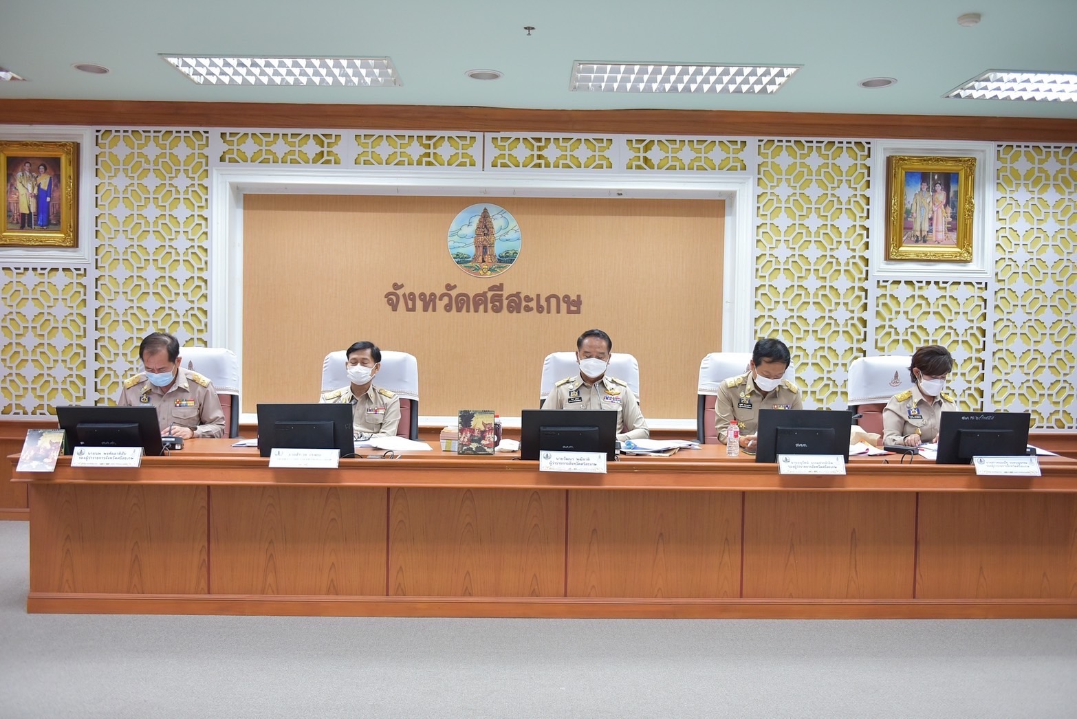 ผู้ว่าฯ และรองผู้การตำรวจศรีสะเกษประชุมเตือนภัยอาชญากรรมเทคโนโลยี 